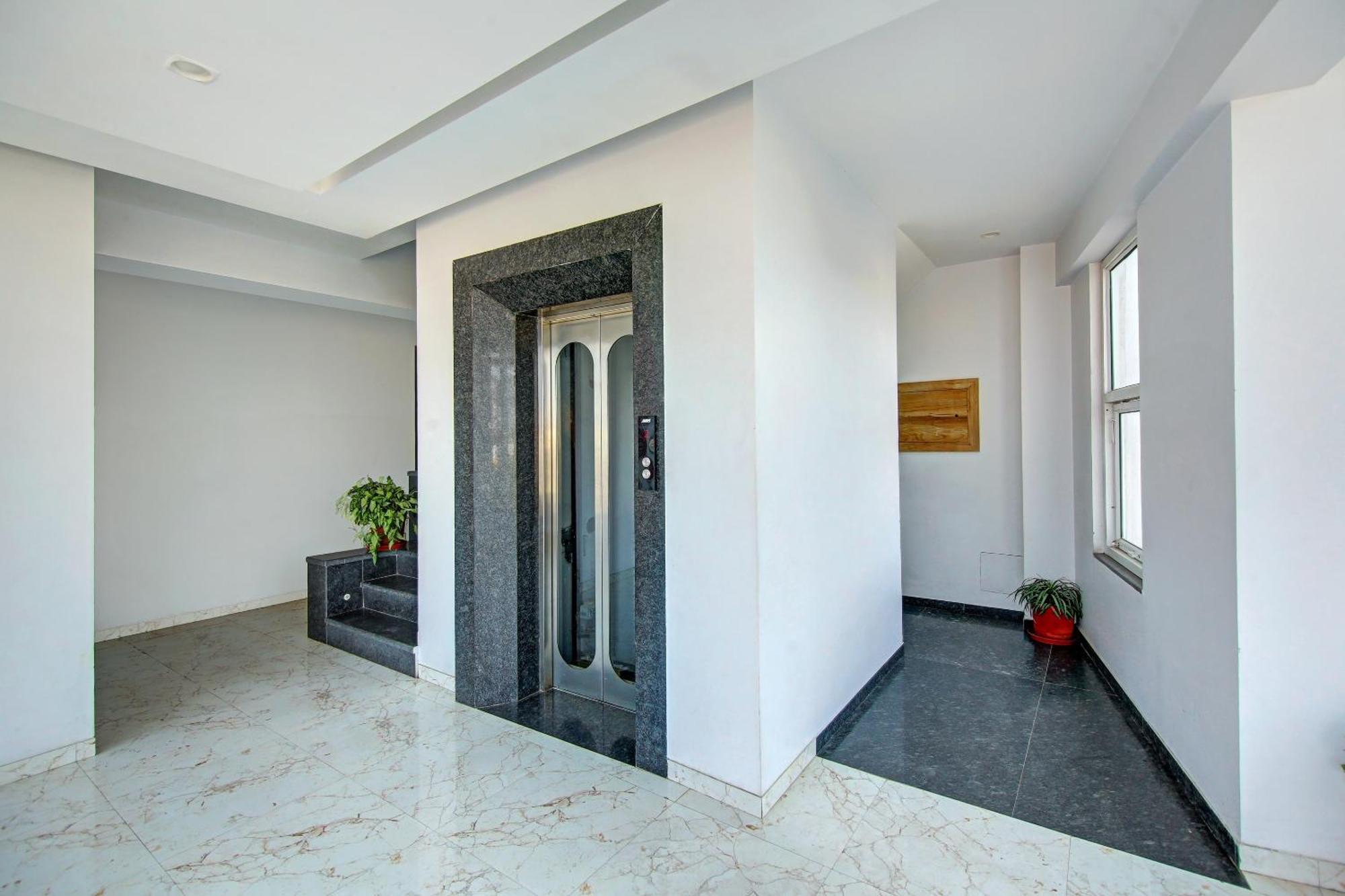 Super Townhouse Geetanjali Inn Gurgaon Exteriör bild
