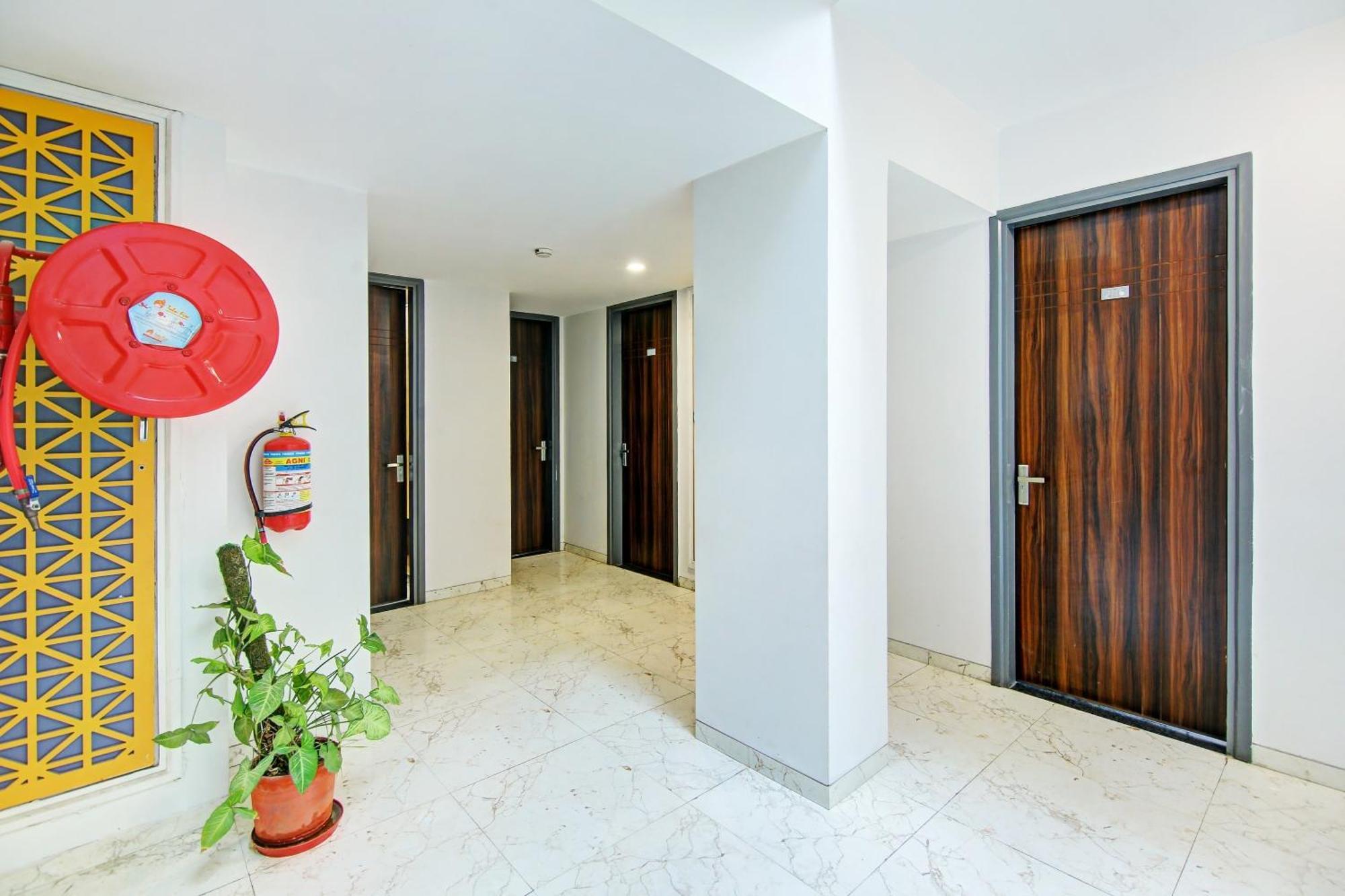 Super Townhouse Geetanjali Inn Gurgaon Exteriör bild