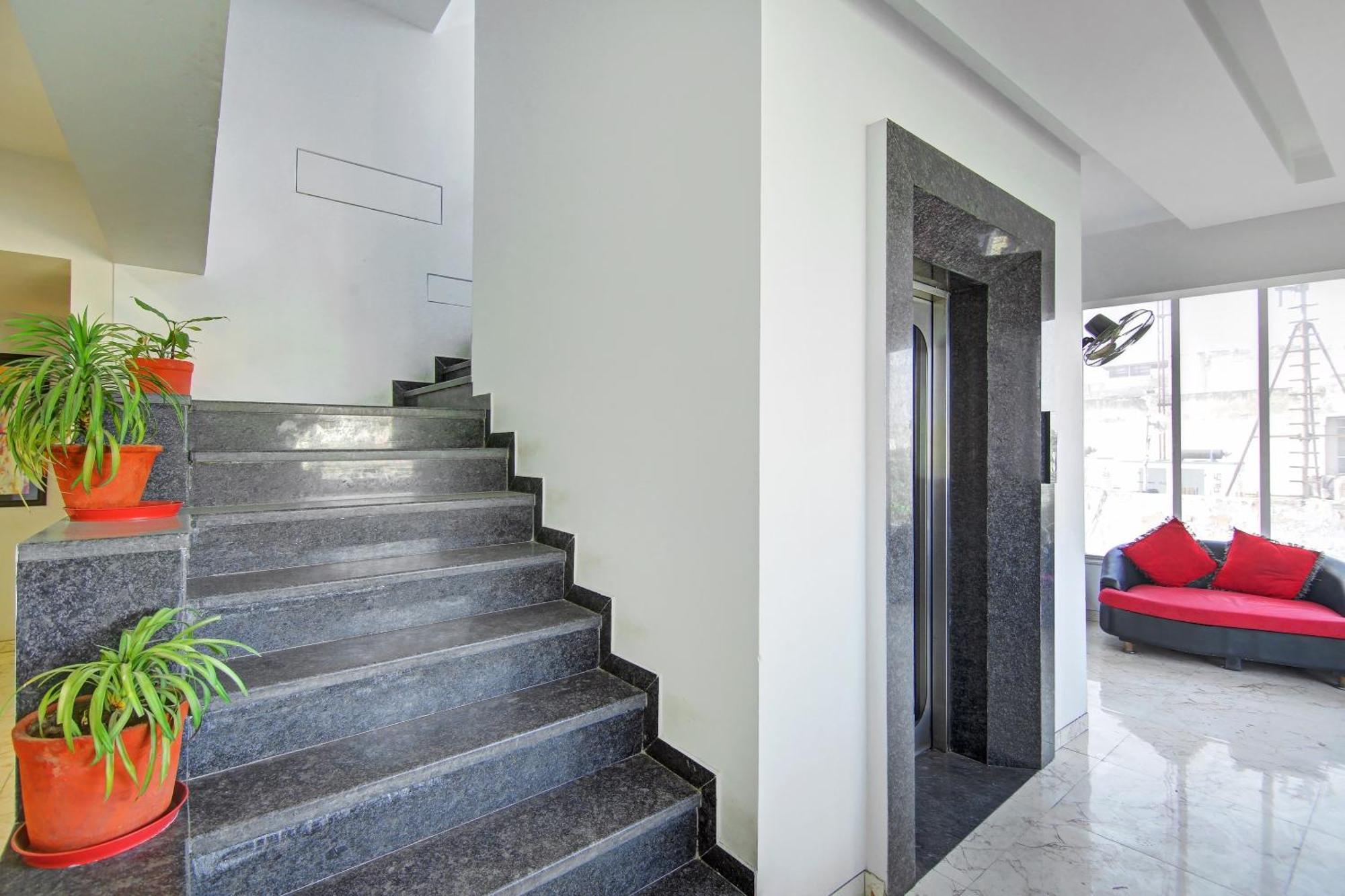 Super Townhouse Geetanjali Inn Gurgaon Exteriör bild