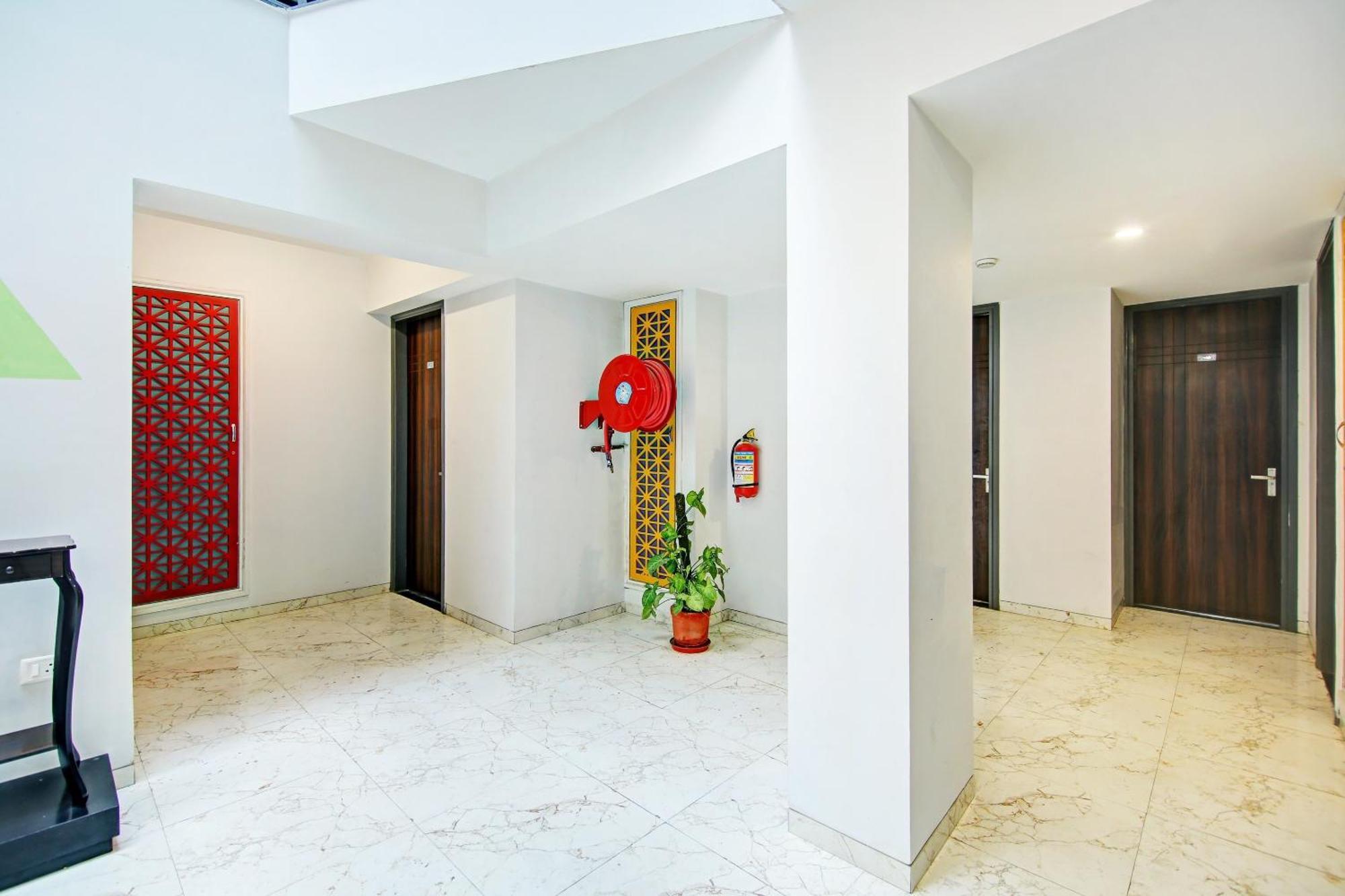 Super Townhouse Geetanjali Inn Gurgaon Exteriör bild